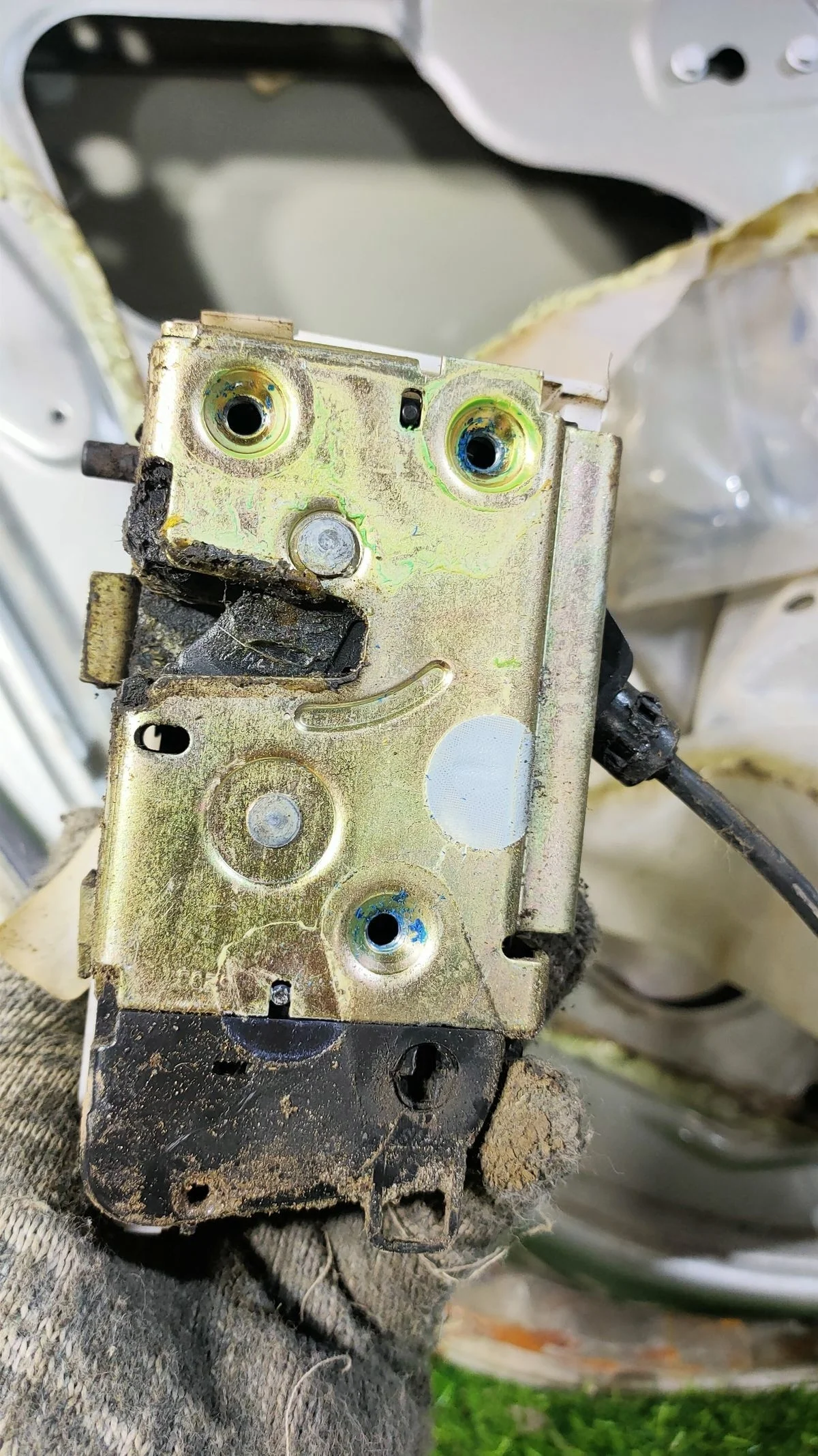 Замок двери задней левой Nissan Primera (P12) III