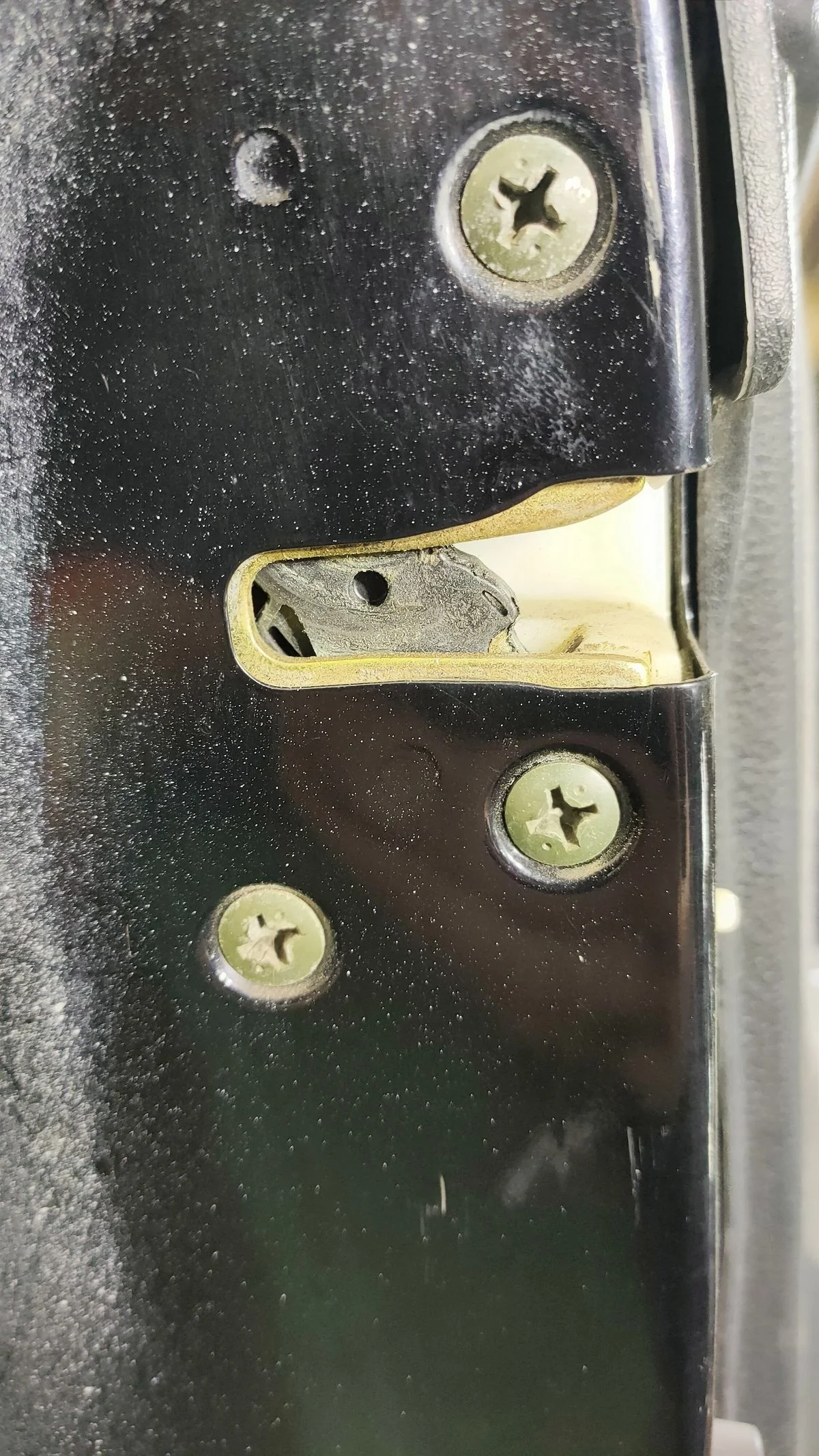 Замок двери задней левой Mitsubishi Lancer IX