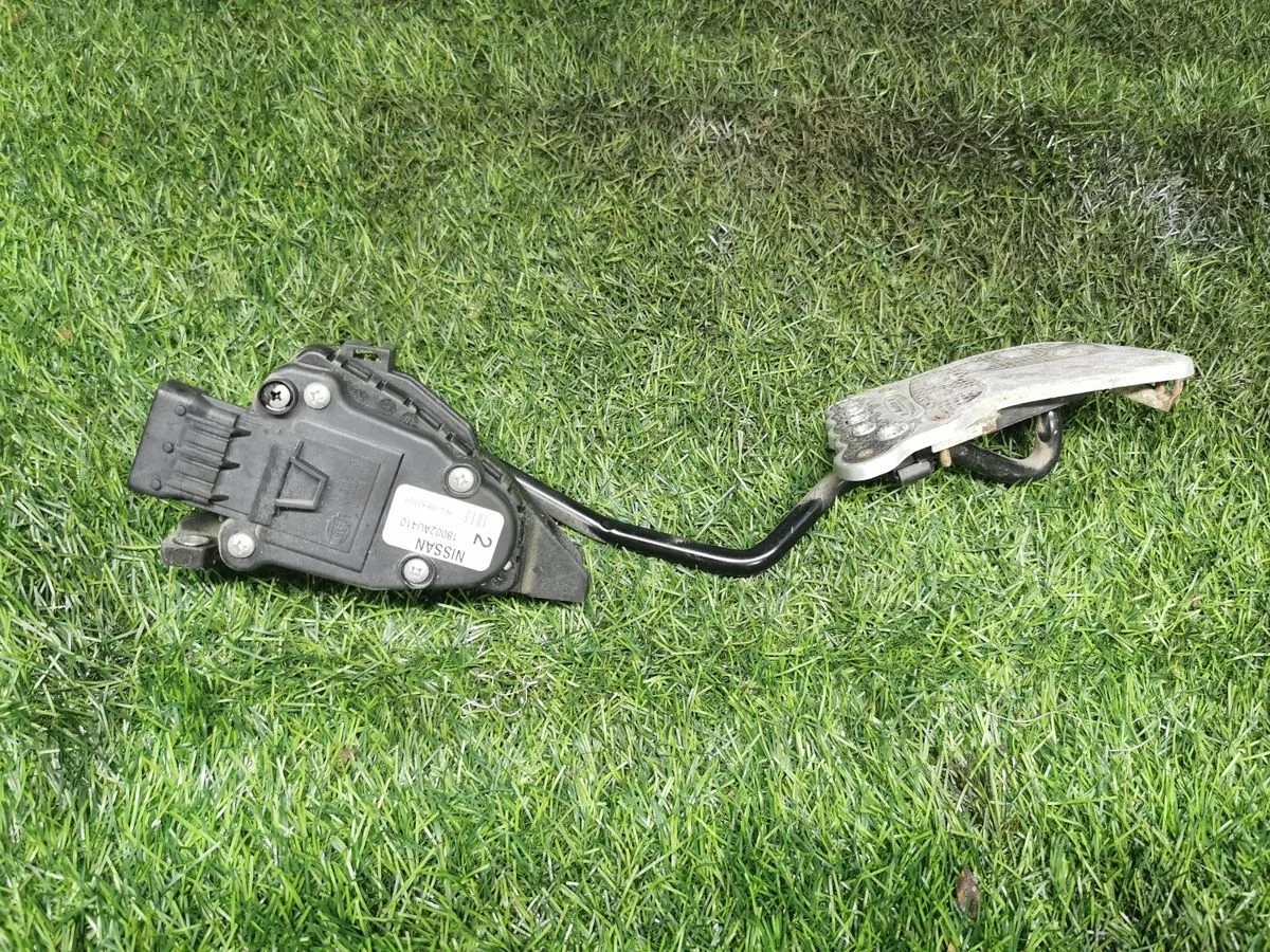 В наличии: Педаль газа Nissan Almera G15