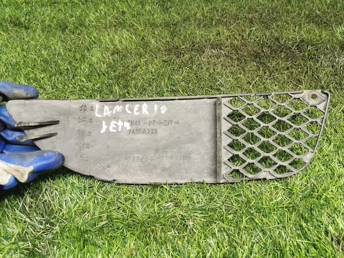 Заглушка в бампер Mitsubishi