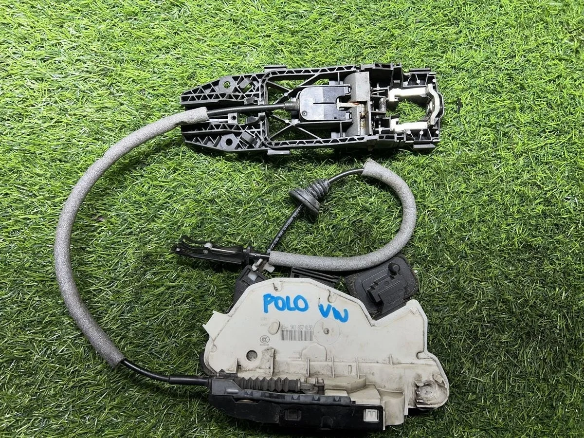 Замок двери передней левой Volkswagen Polo