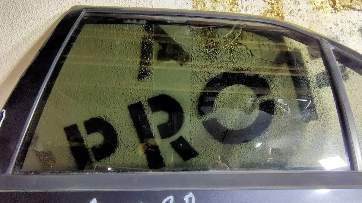 стекло задней левой двери mitsubishi Lancer IX