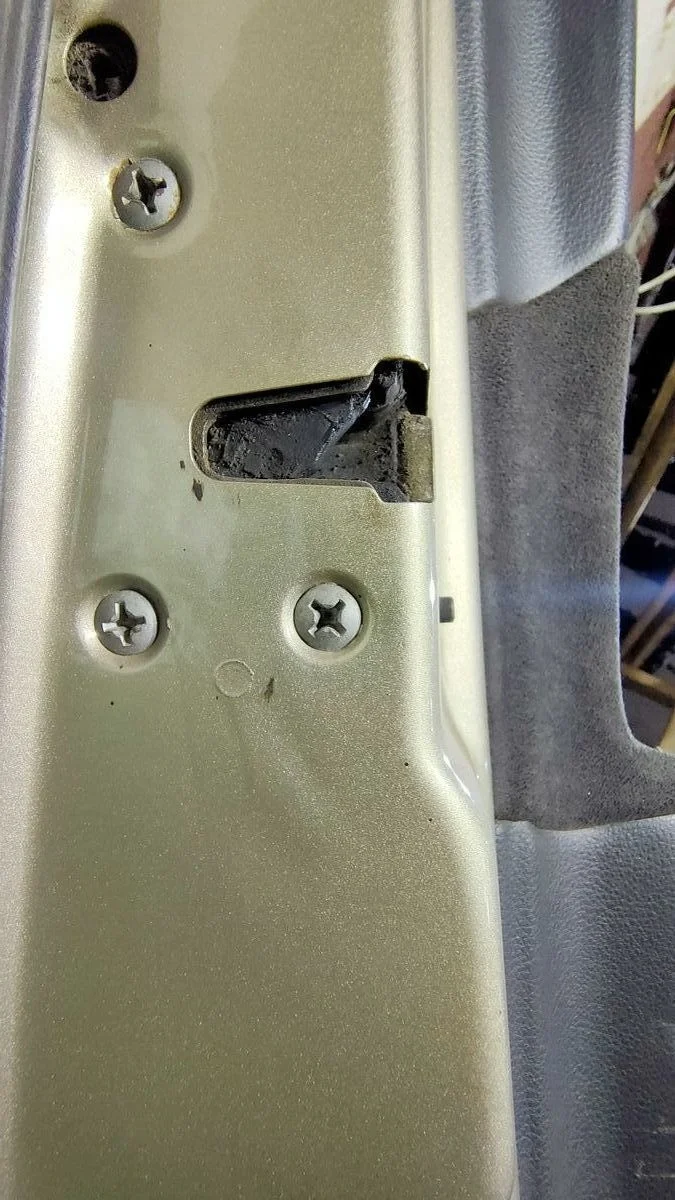 Замок двери задней левой Nissan Primera (P12) III