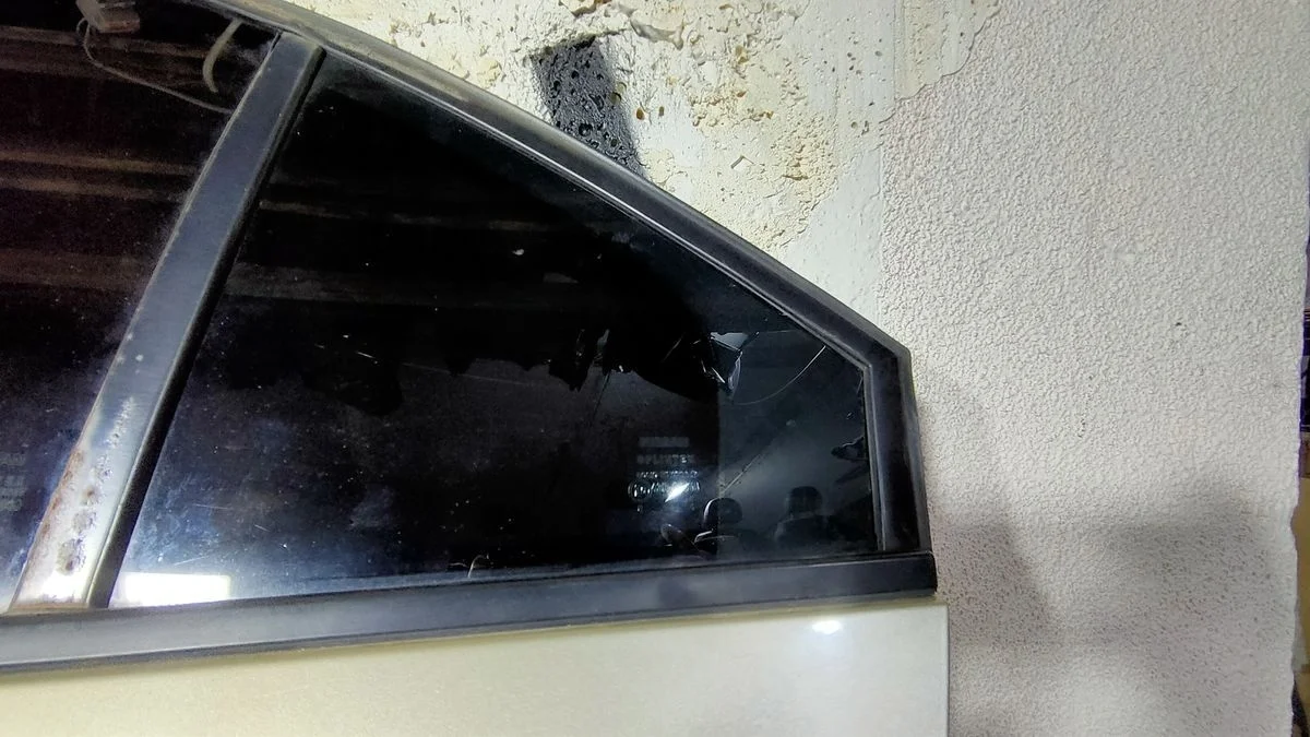 Форточка двери задней левой Nissan Primera (P12) 3