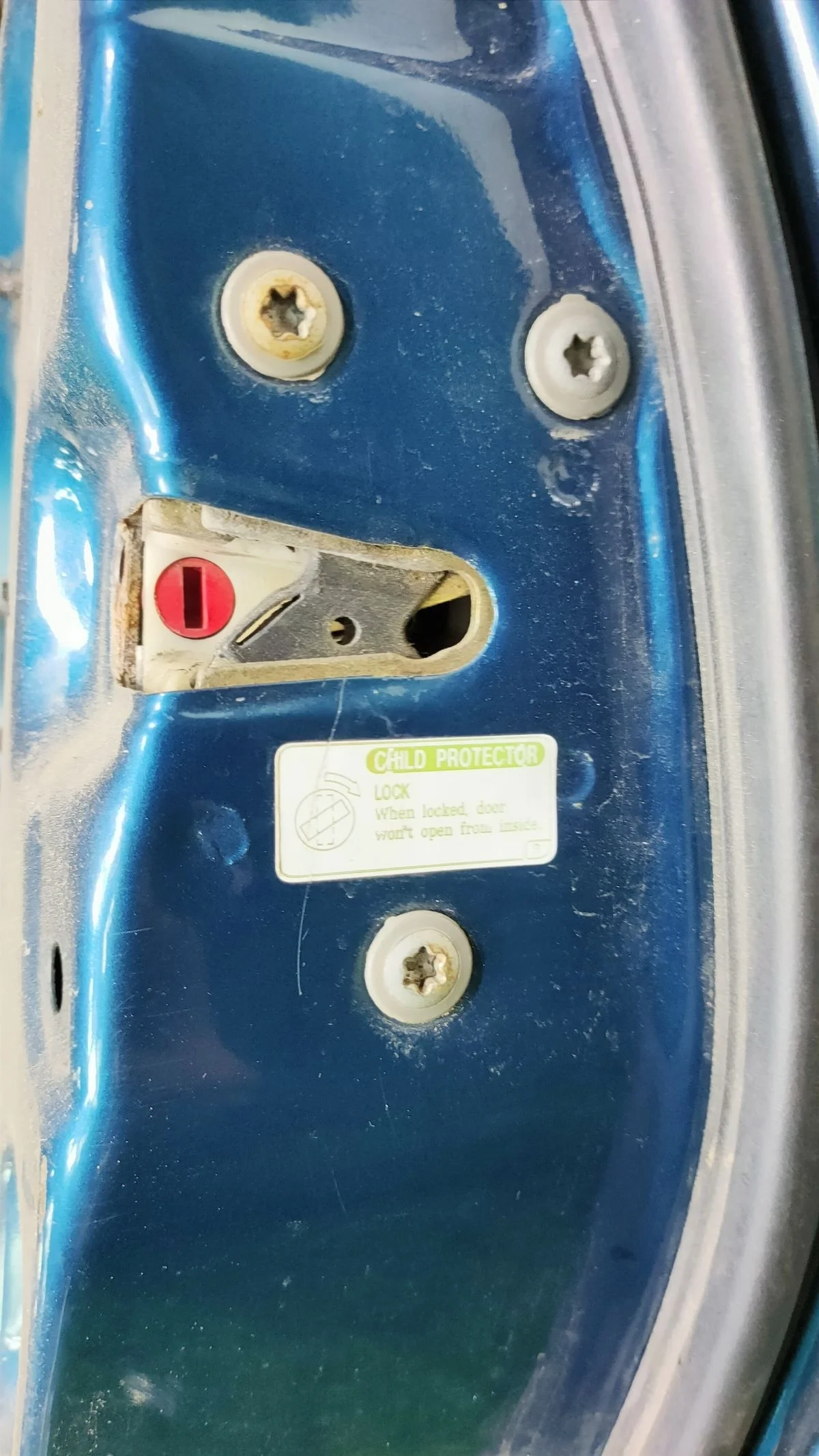 Замок двери задней правой для Toyota Avensis