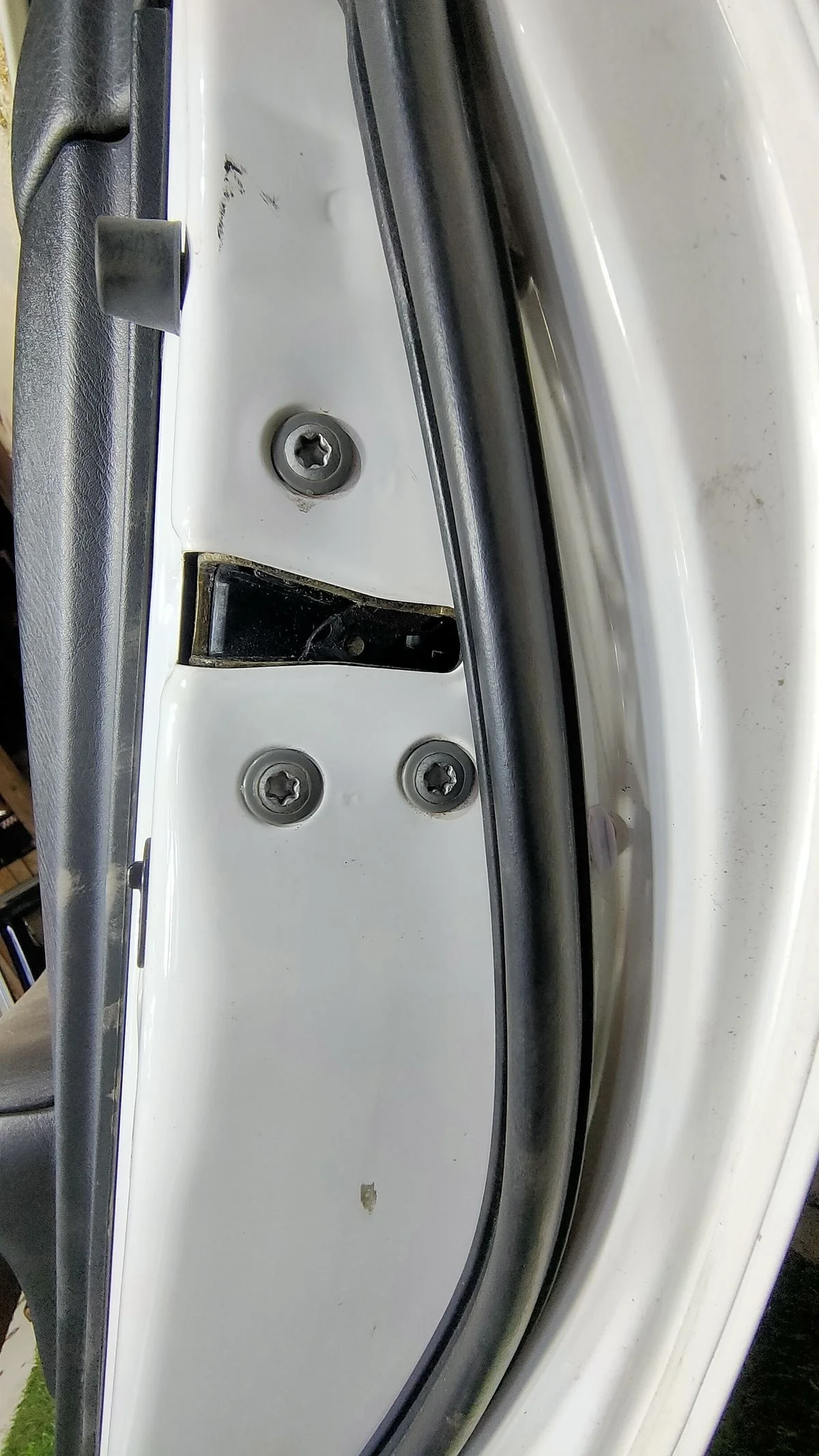 Замок двери задней правой Toyota Corolla (E120) IX