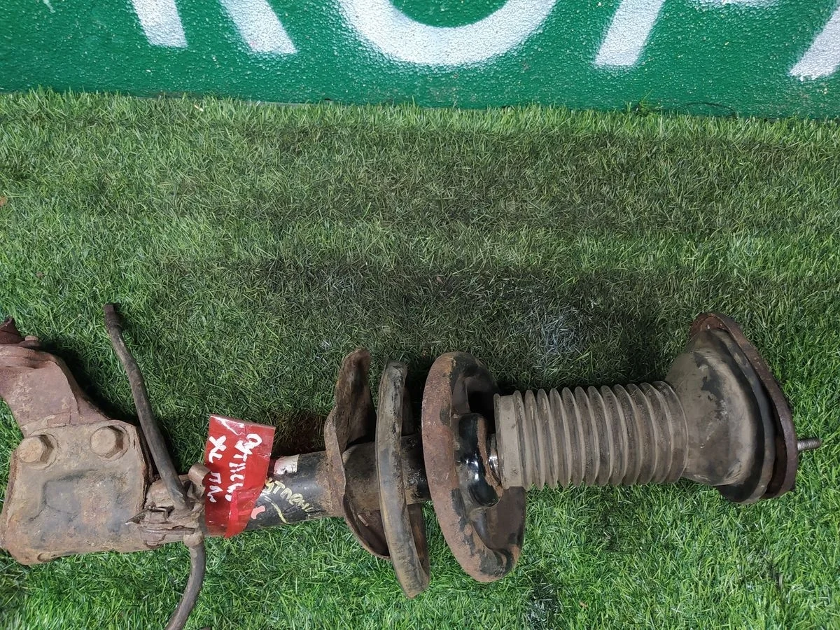 Амортизатор передний левый Mitsubishi Outlander