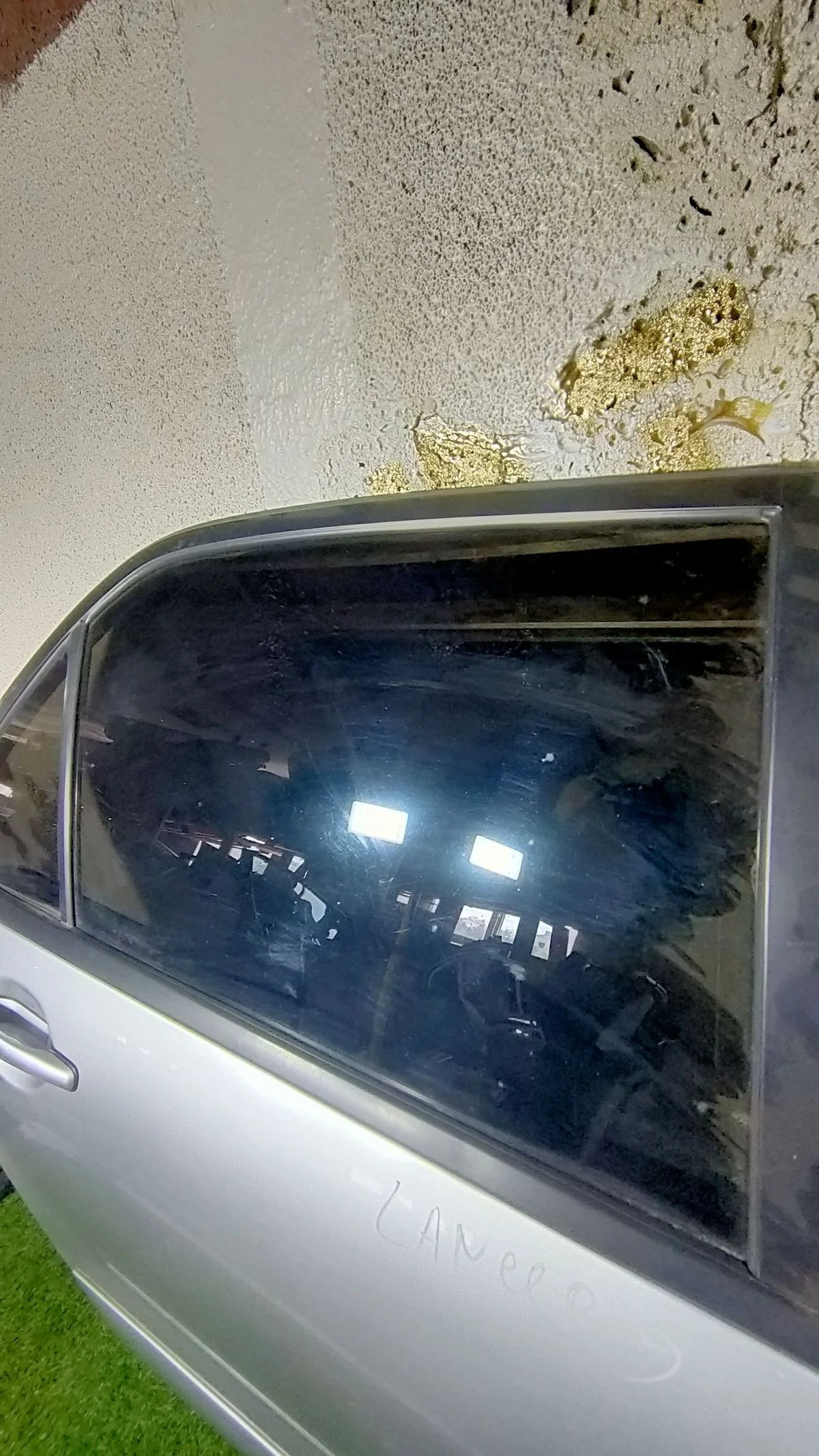 стекло задней правой двери  mitsubishi lancer 9