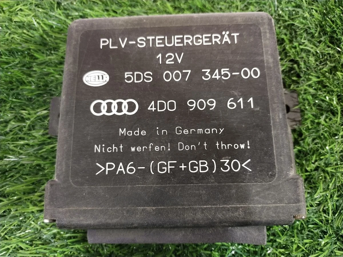 Блок управления рулевой рейкой Audi A8