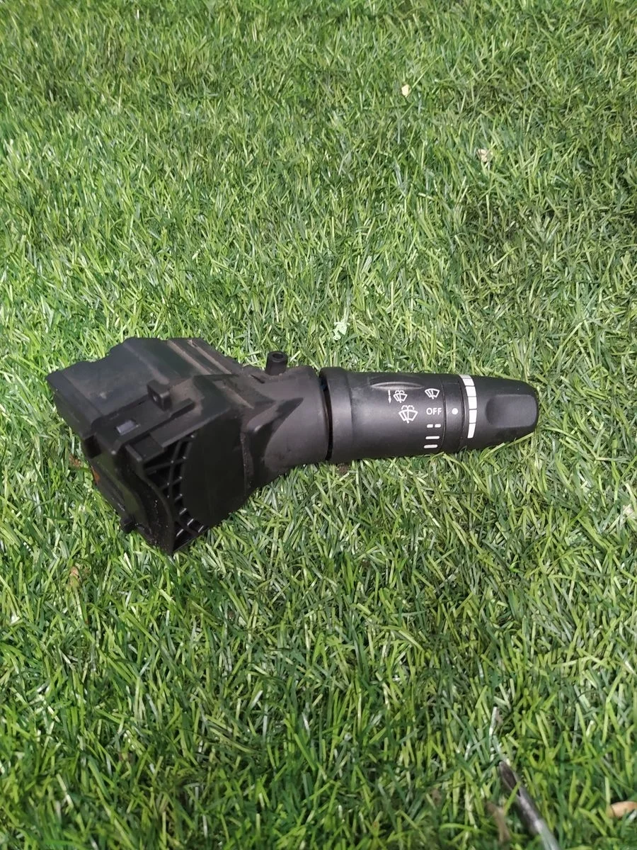 Переключатель стеклоочистителя Nissan Primera p12