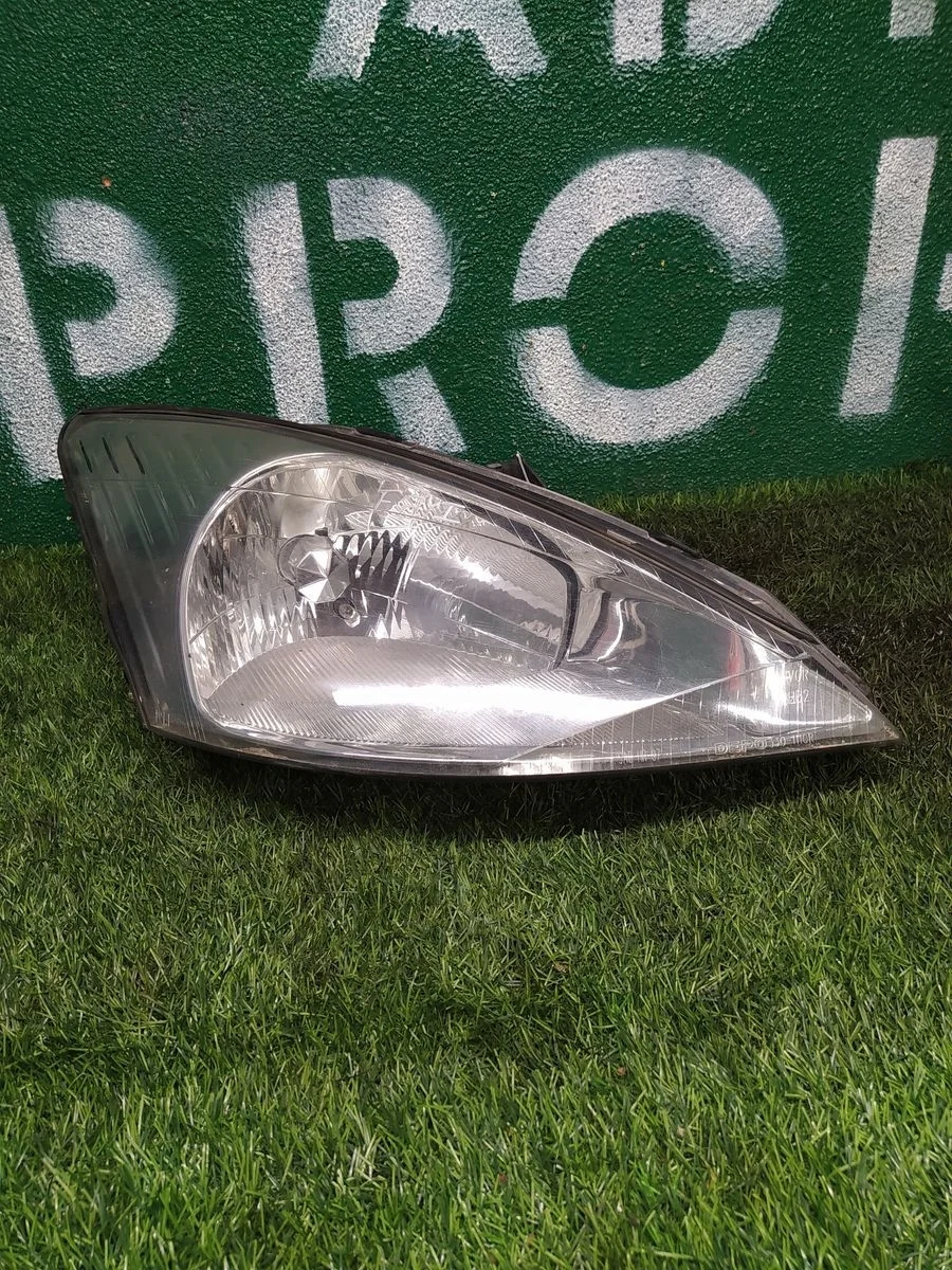 Фара правая Ford Focus 1