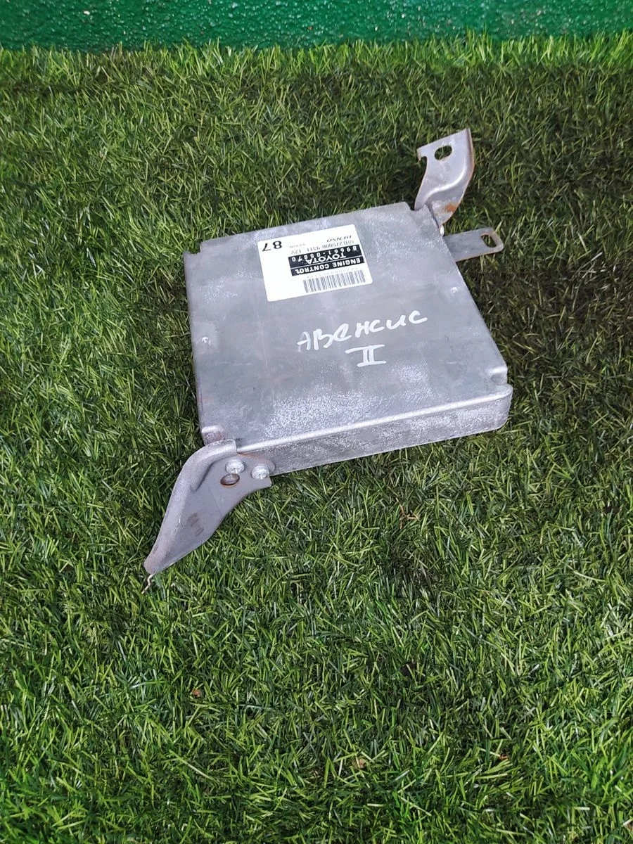 Блок управления двигателем Toyota Avensis 2