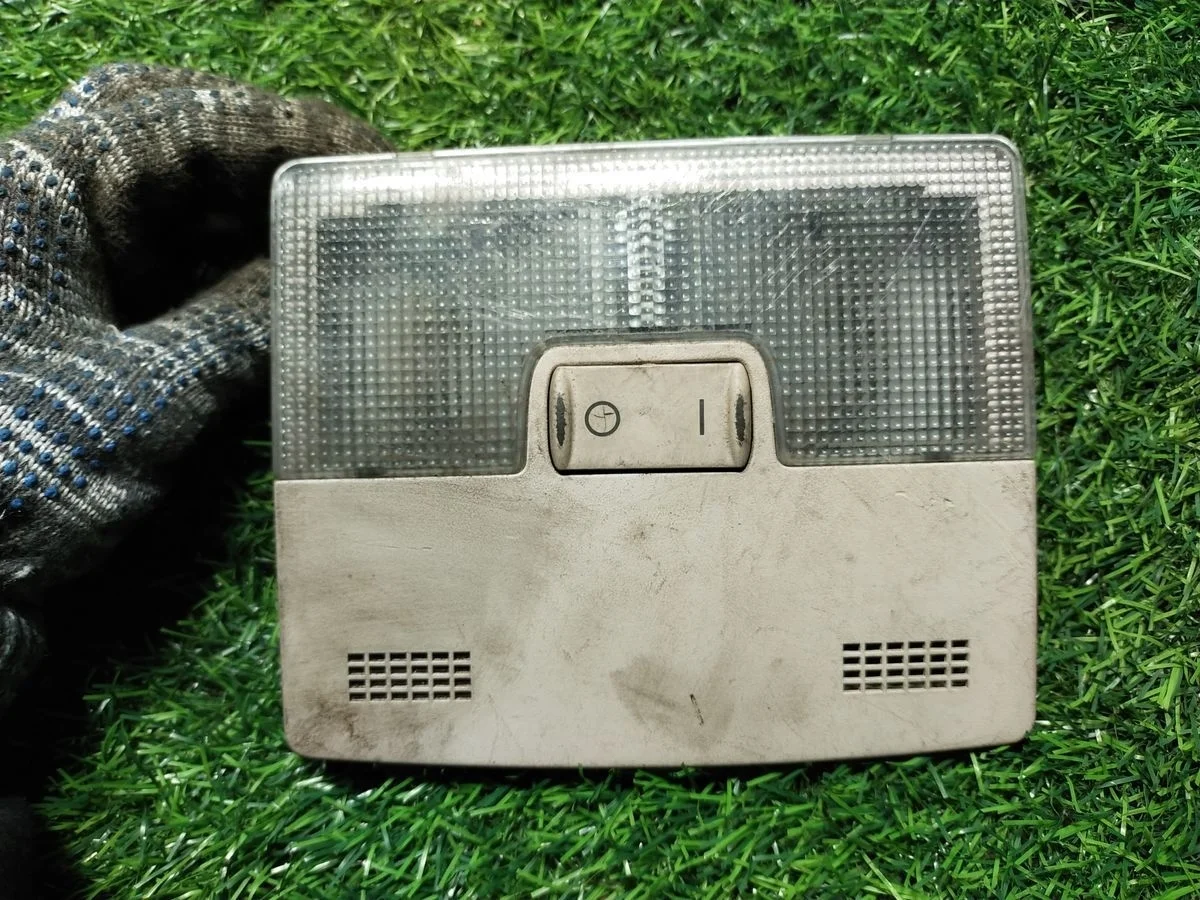 Плафон салонный Audi A6 C5 (1997—2001)