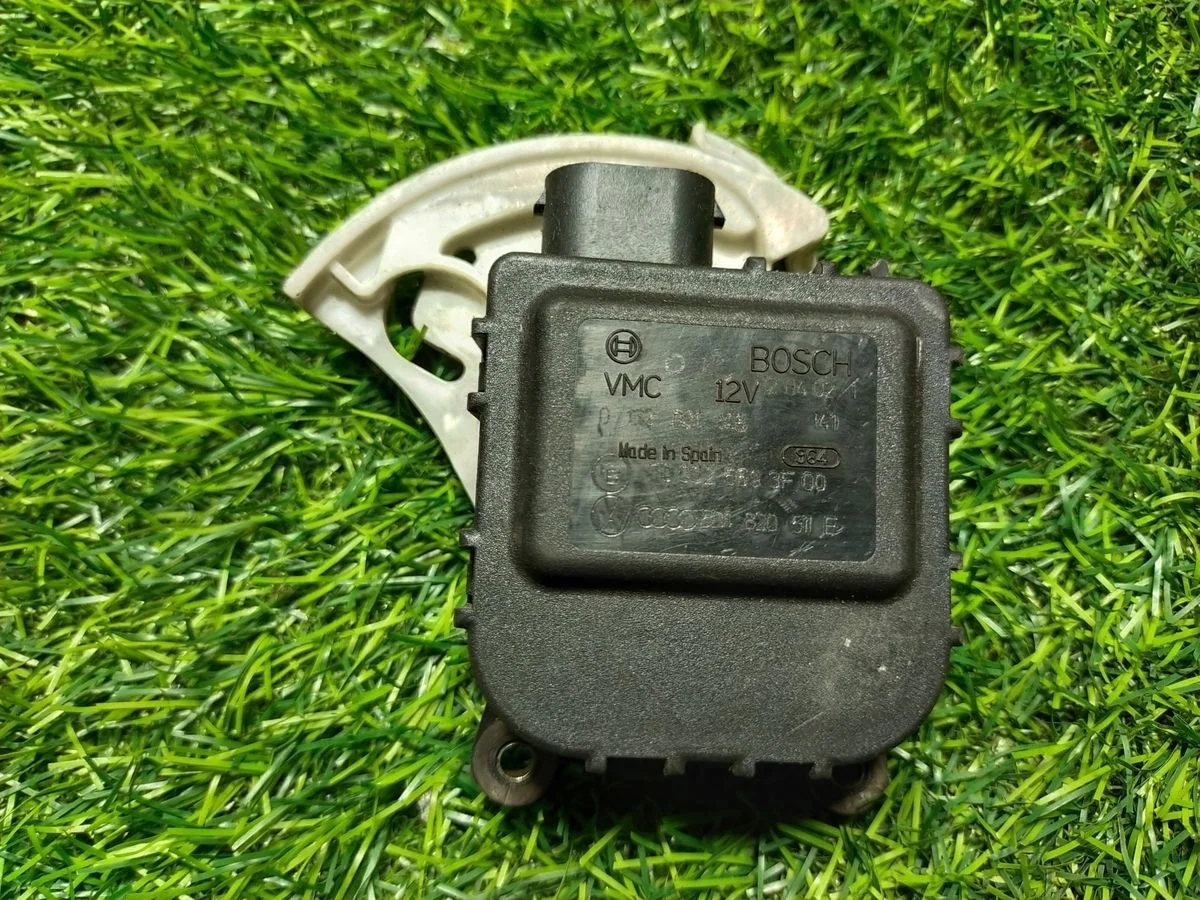 Моторчик заслонки печки Volkswagen Passat (B5.5) V