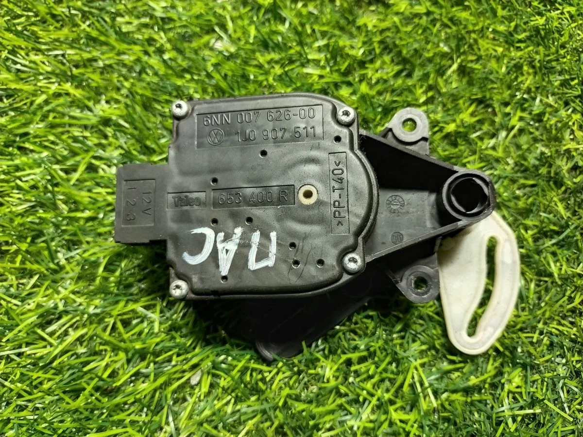 Моторчик заслонки отопителя Volkswagen Passat B5.5