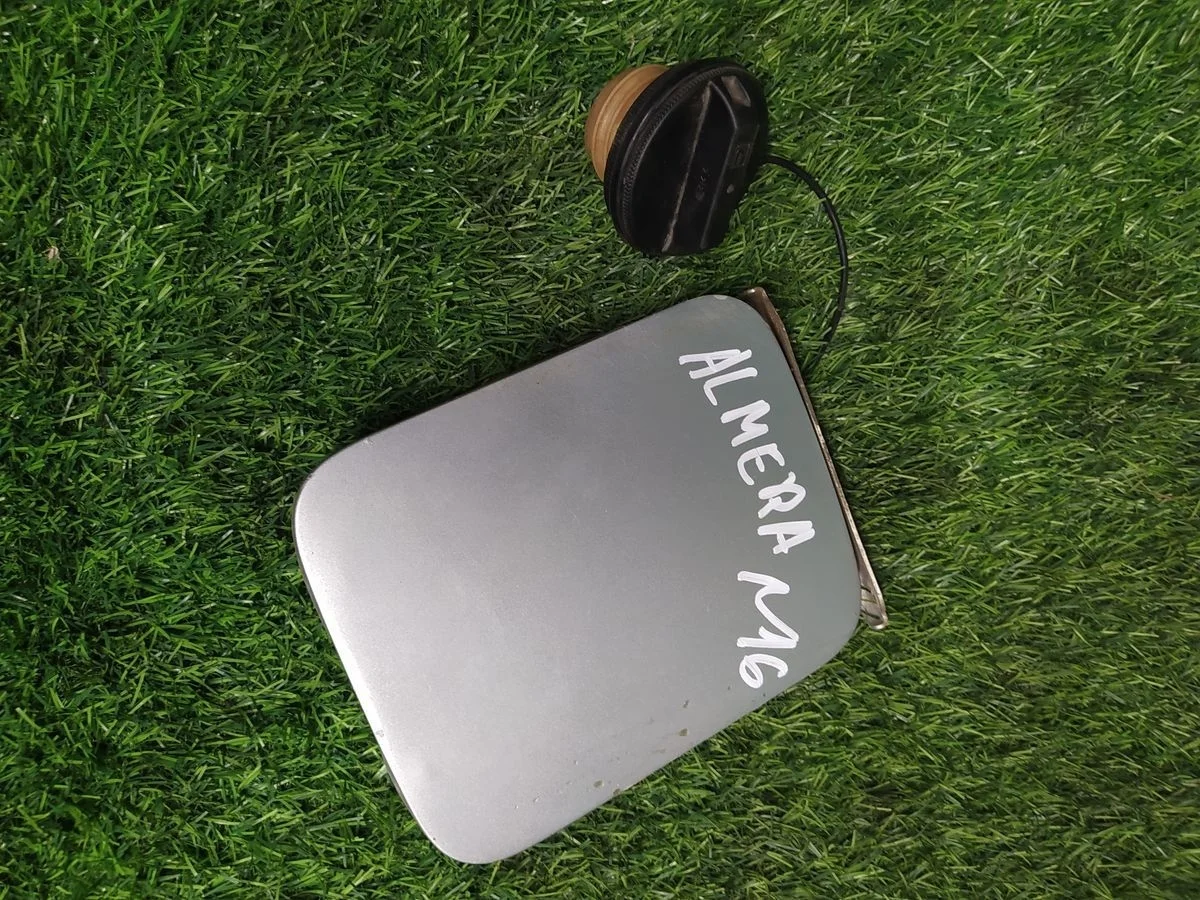 Лючок бензобака Nissan Almera N16