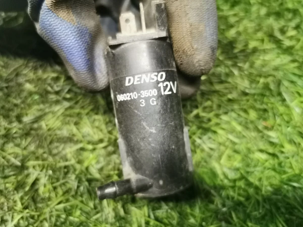 Моторчик бачка омывателя Mitsubishi Outlander I