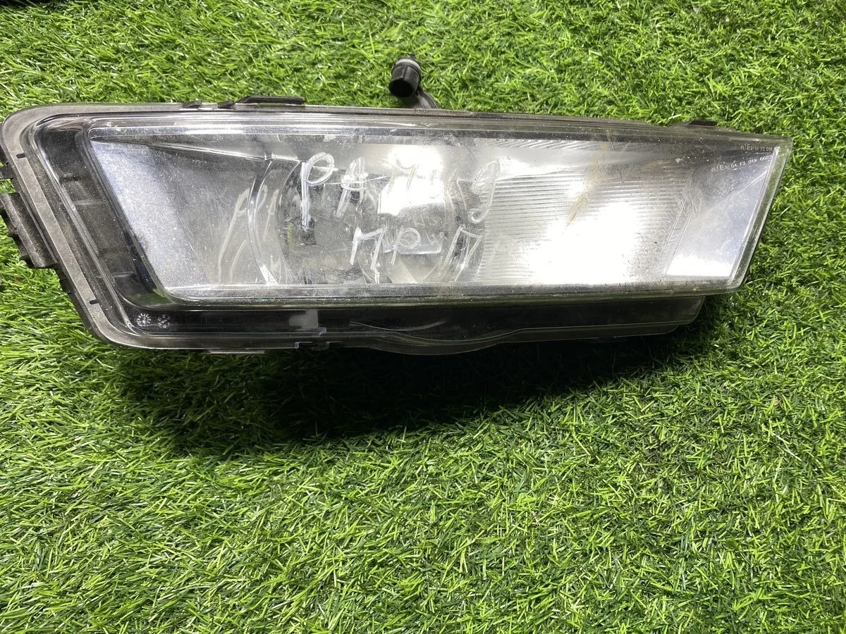 Фара Skoda Rapid