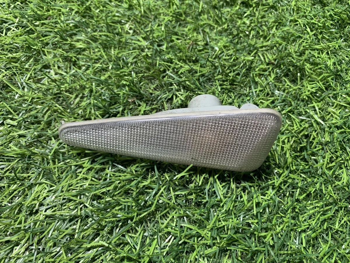 Повторитель поворотника Renault Sandero