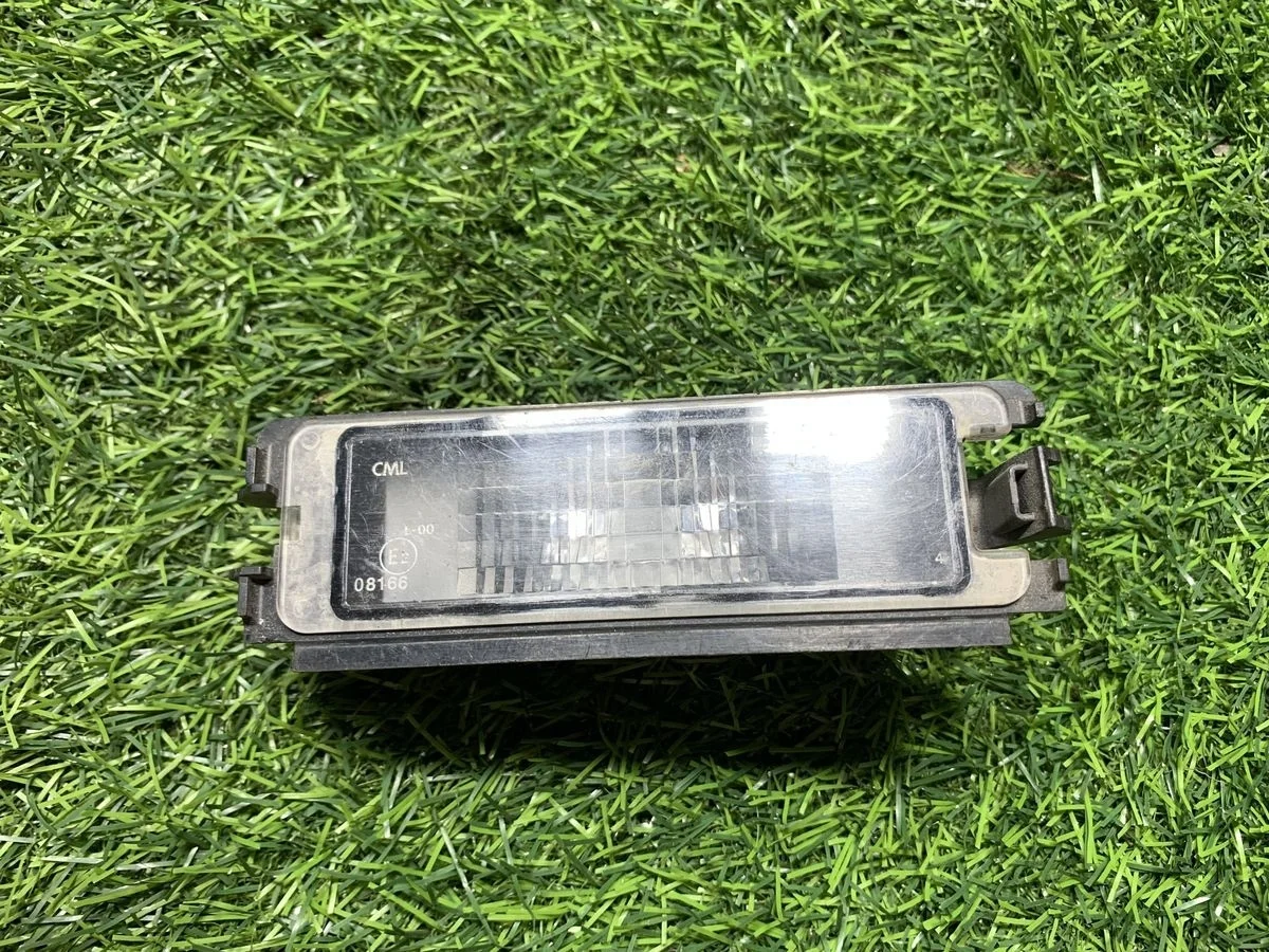 Фонарь подсветки номера Renault Logan