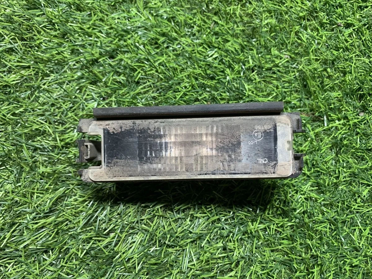 Фонарь подсветки номера Renault Logan