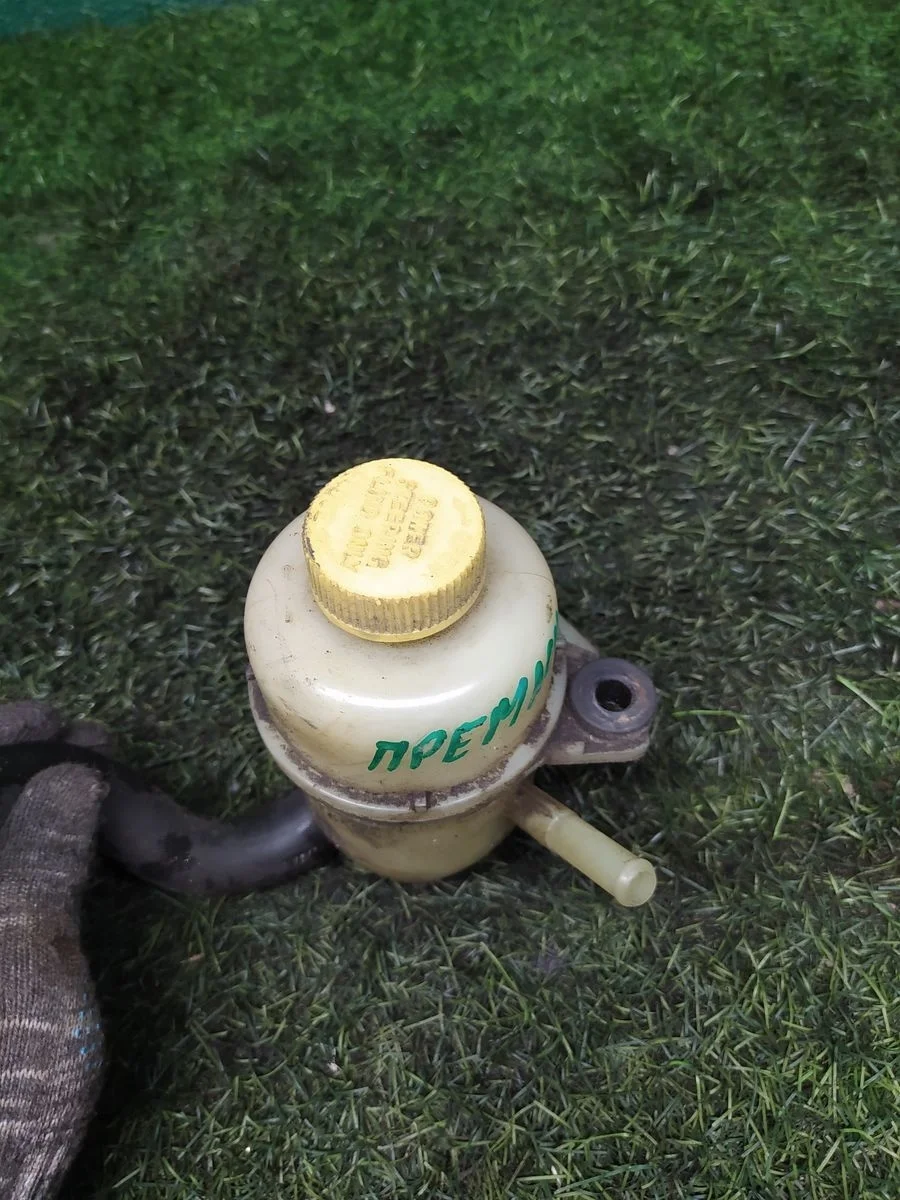 Бачок ГУР Mazda Premacy I (1999—2005)