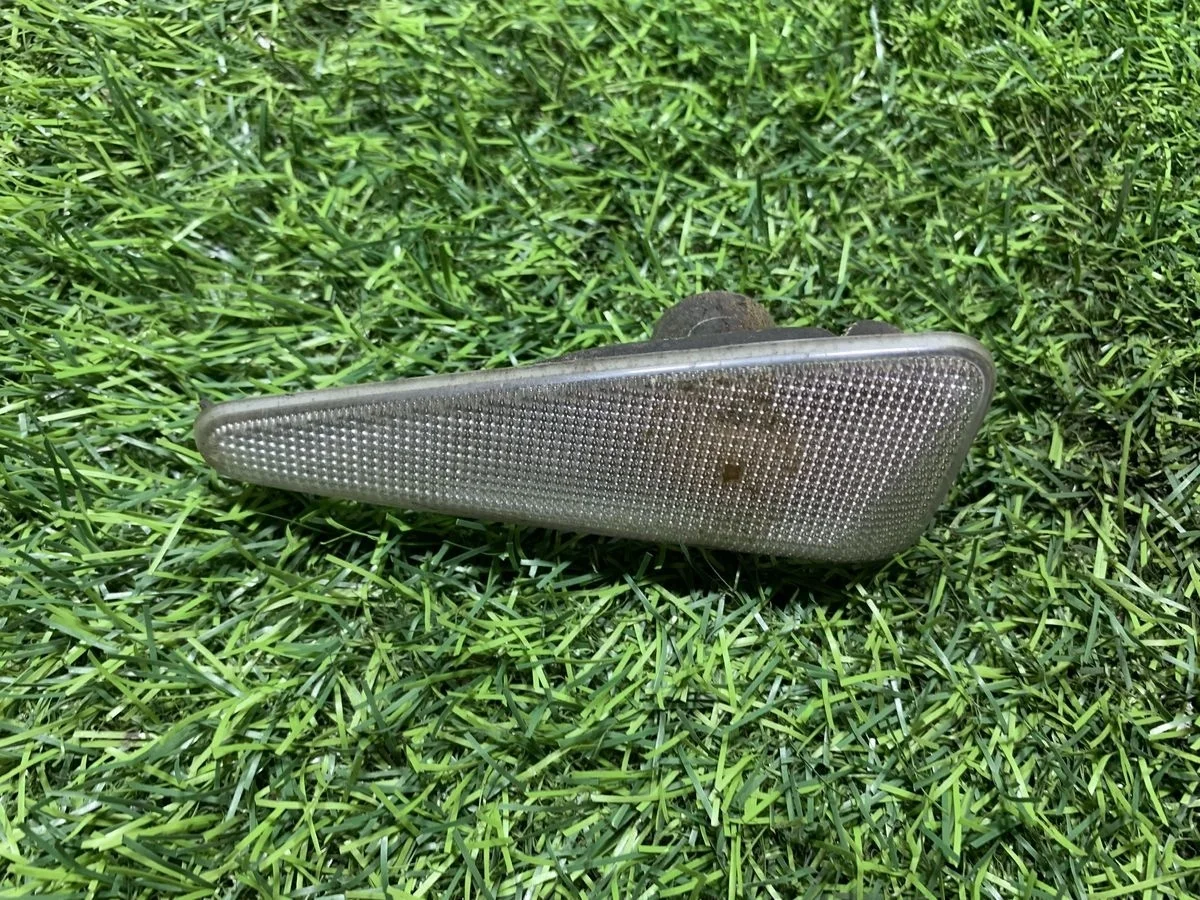 Повторитель поворотника Renault Sandero