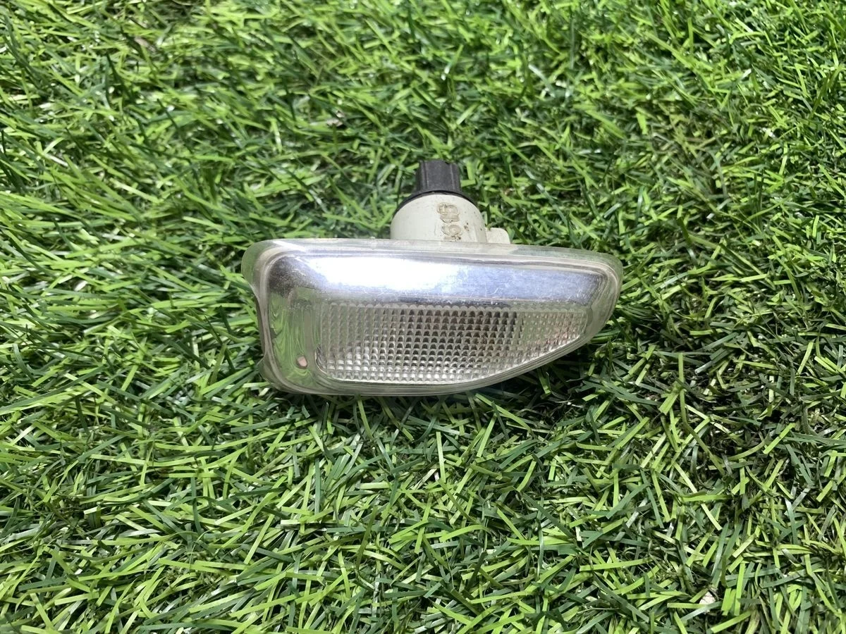 Повторитель в крыло Renault Logan 2