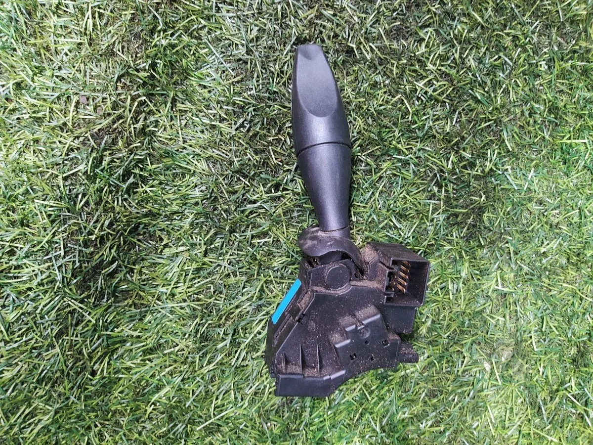 Подрулевой переключатель поворотников Ford Fusion