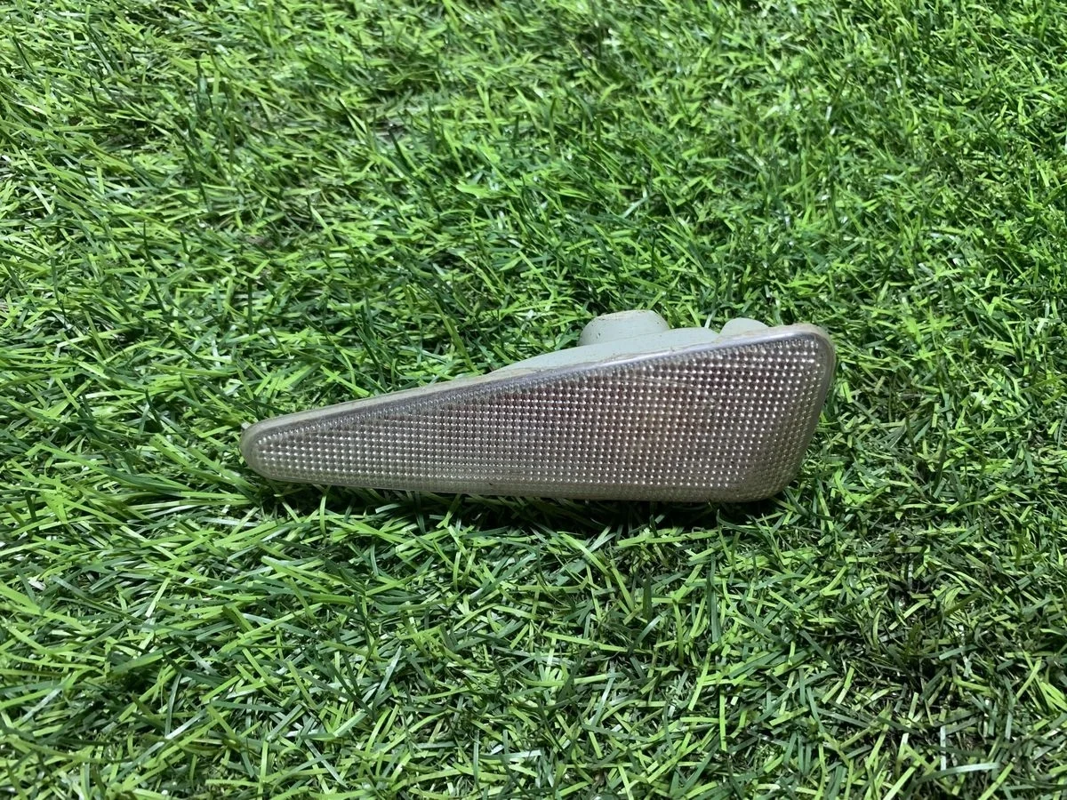 Повторитель поворотника Renault Sandero