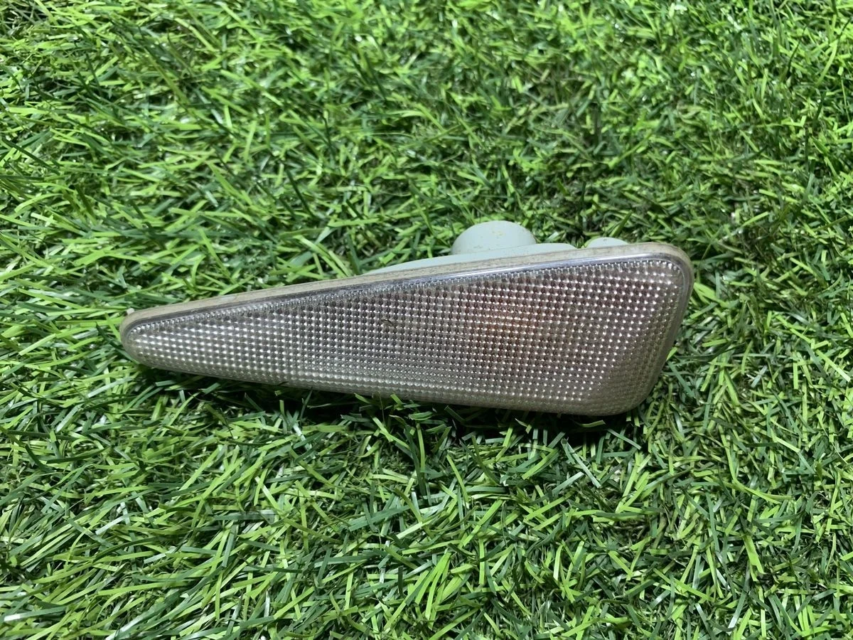 Повторитель поворотника Renault Sandero