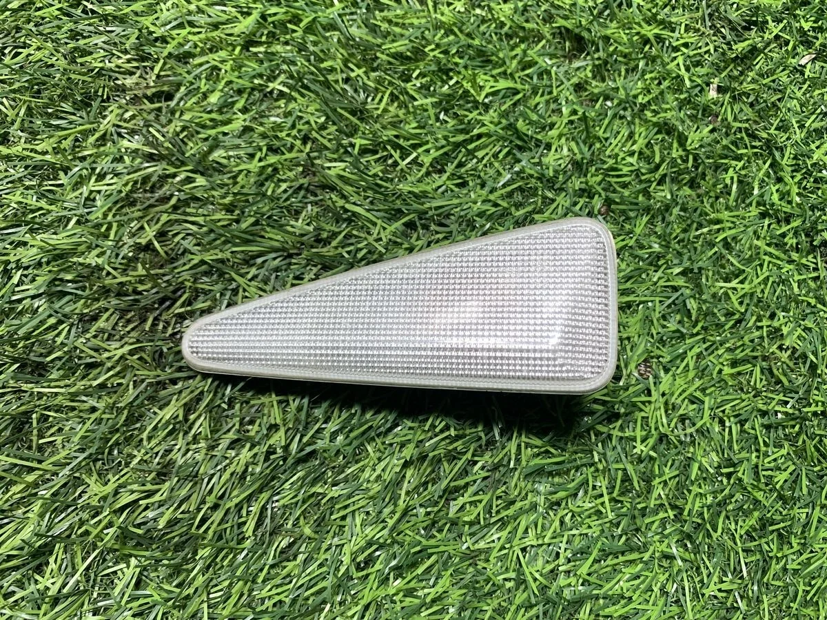 Повторитель поворотника Renault Sandero