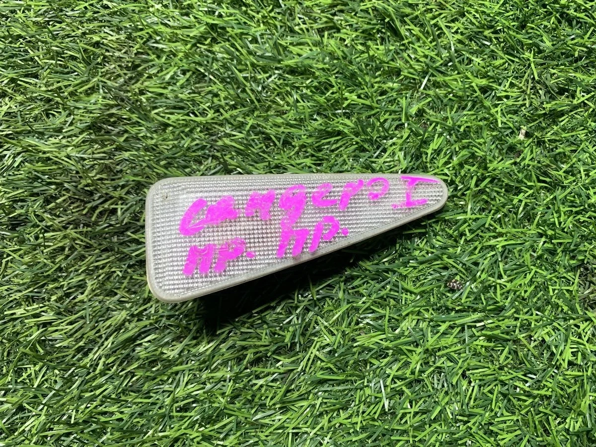 Повторитель поворотника правый Renault Sandero