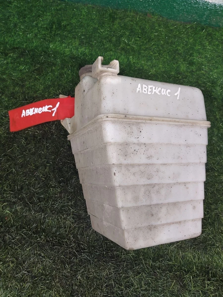 Резонатор воздушного фильтра Toyota Avensis