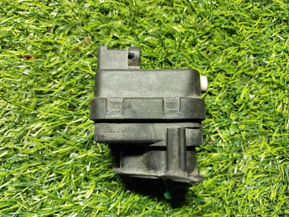 Моторчик корректора фары Renault Laguna 2