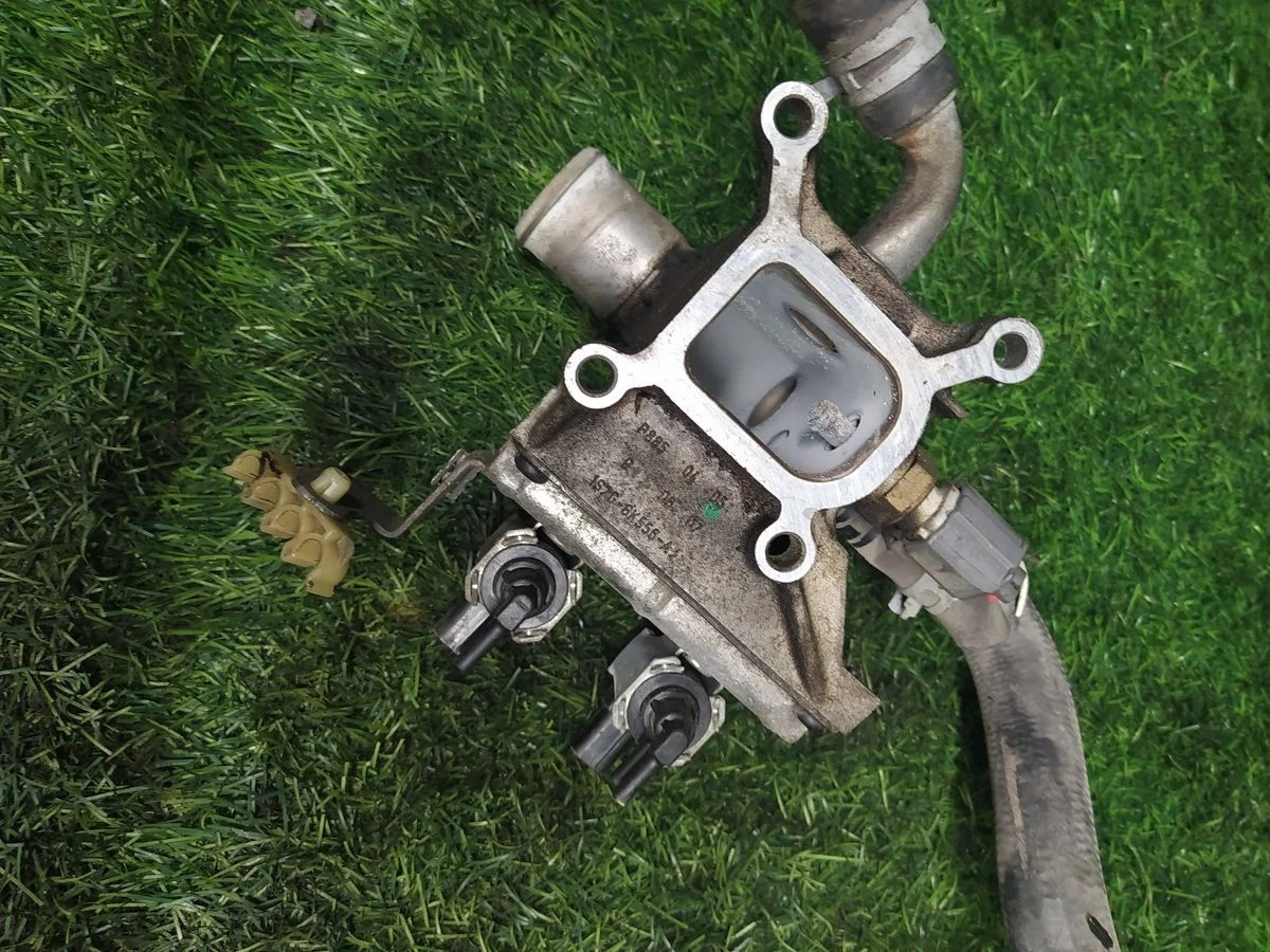 Фланец (тройник) системы охлаждения ford focus 2