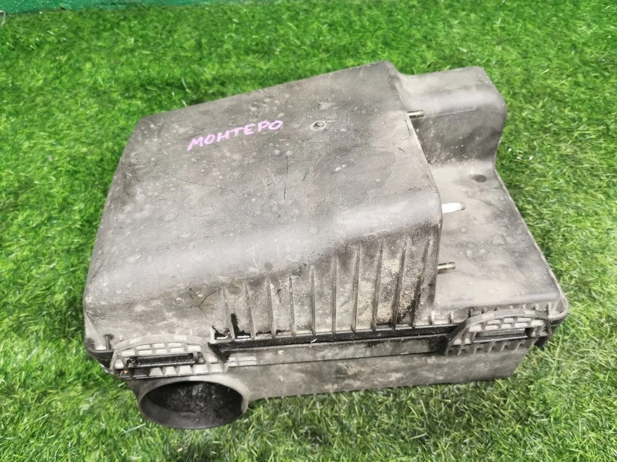 Корпус воздушного фильтра Mitsubishi Montero III