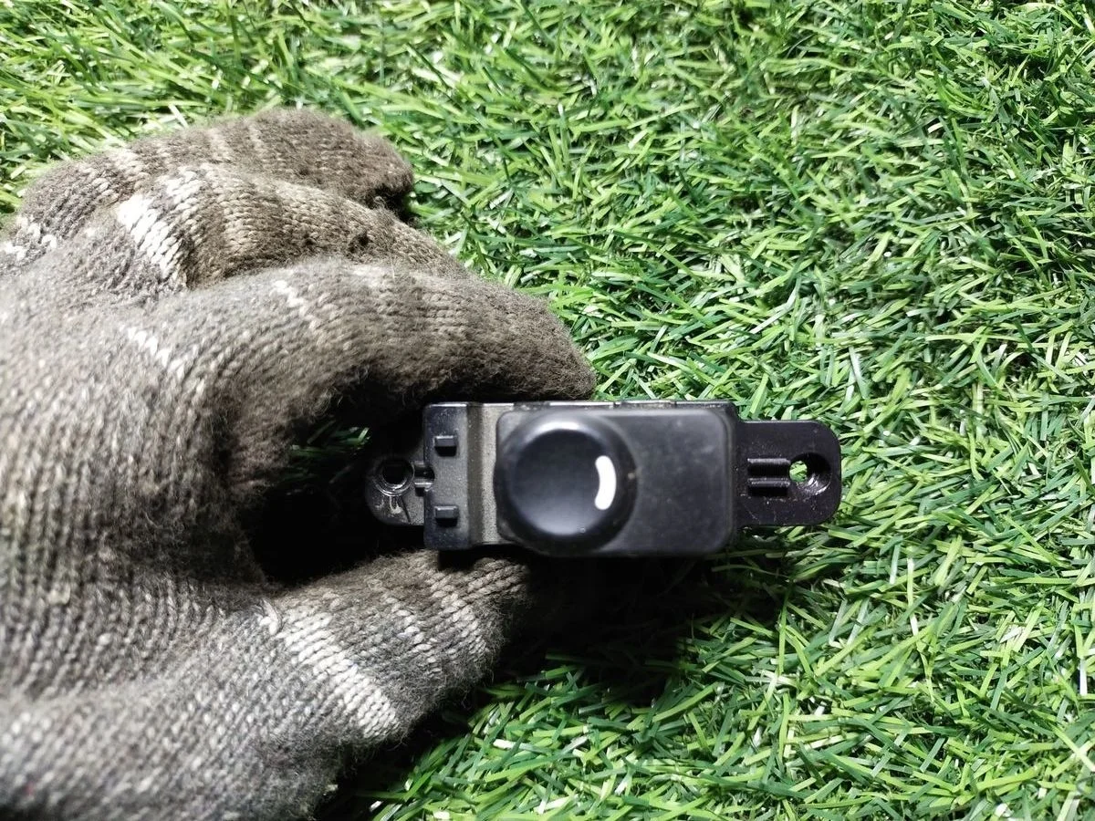 Кнопка стеклоподъемника Hyundai Solaris I (2010—2014)