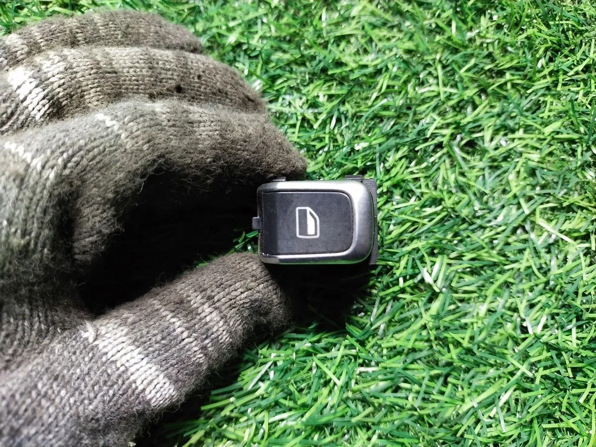 Кнопка стеклоподъемника Audi A4 (B8) IV