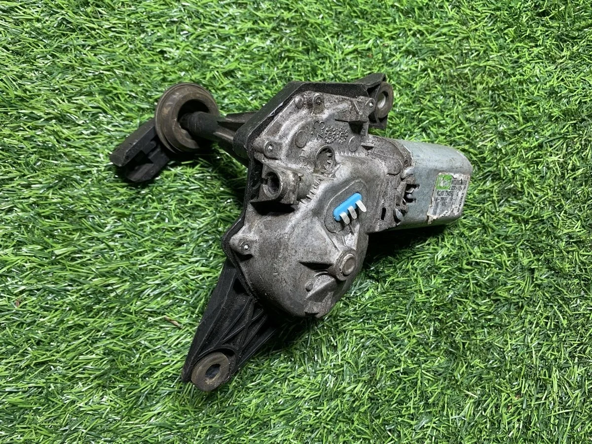 Мотор стеклоочистителя Renault Duster