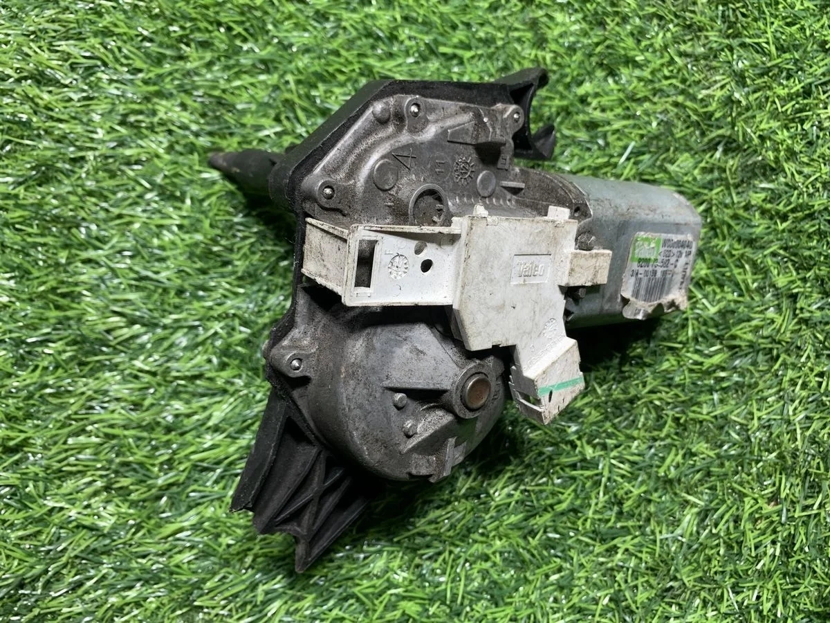 Мотор стеклоочистителя Renault Duster