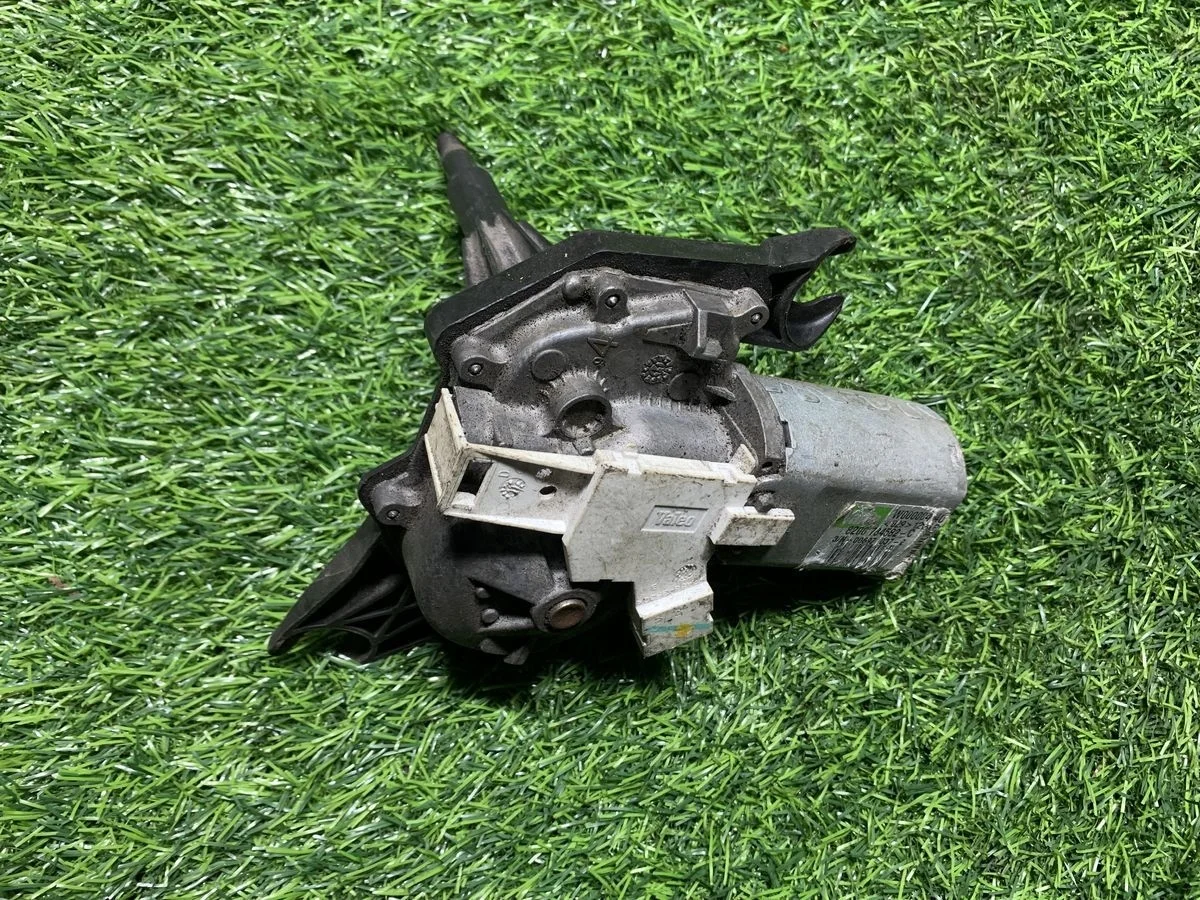 Мотор стеклоочистителя Renault Duster