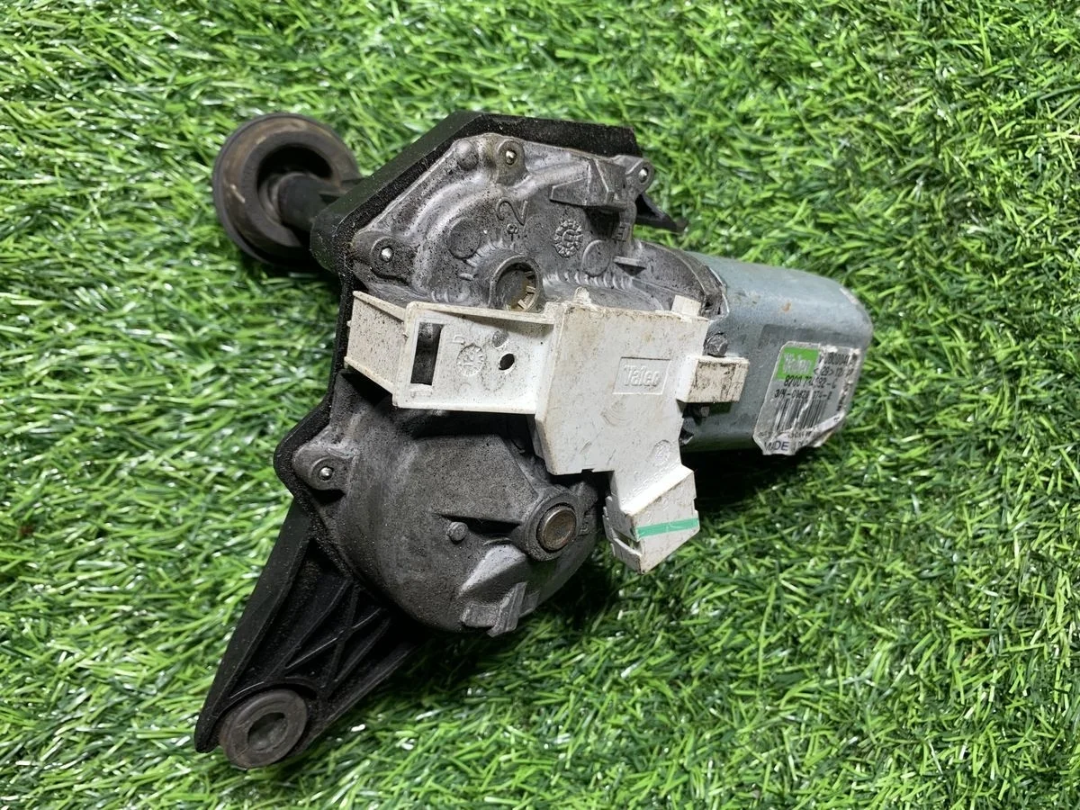 Мотор стеклоочистителя Renault Duster