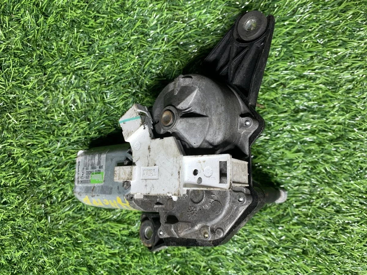 Мотор стеклоочистителя Renault Duster