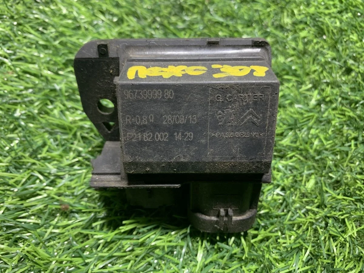 Блок управления вентилятором Peugeot 308