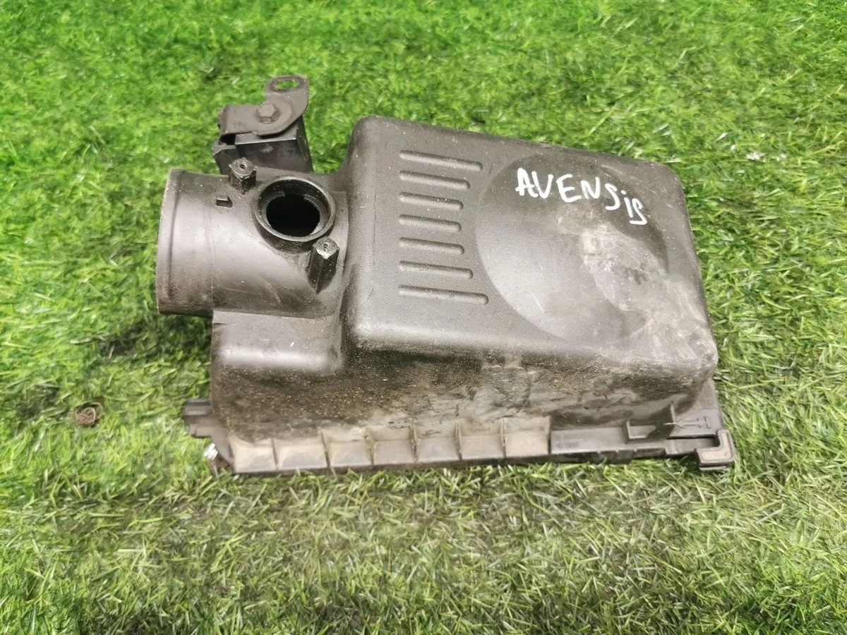 Корпус воздушного фильтра Toyota Avensis (T250) II