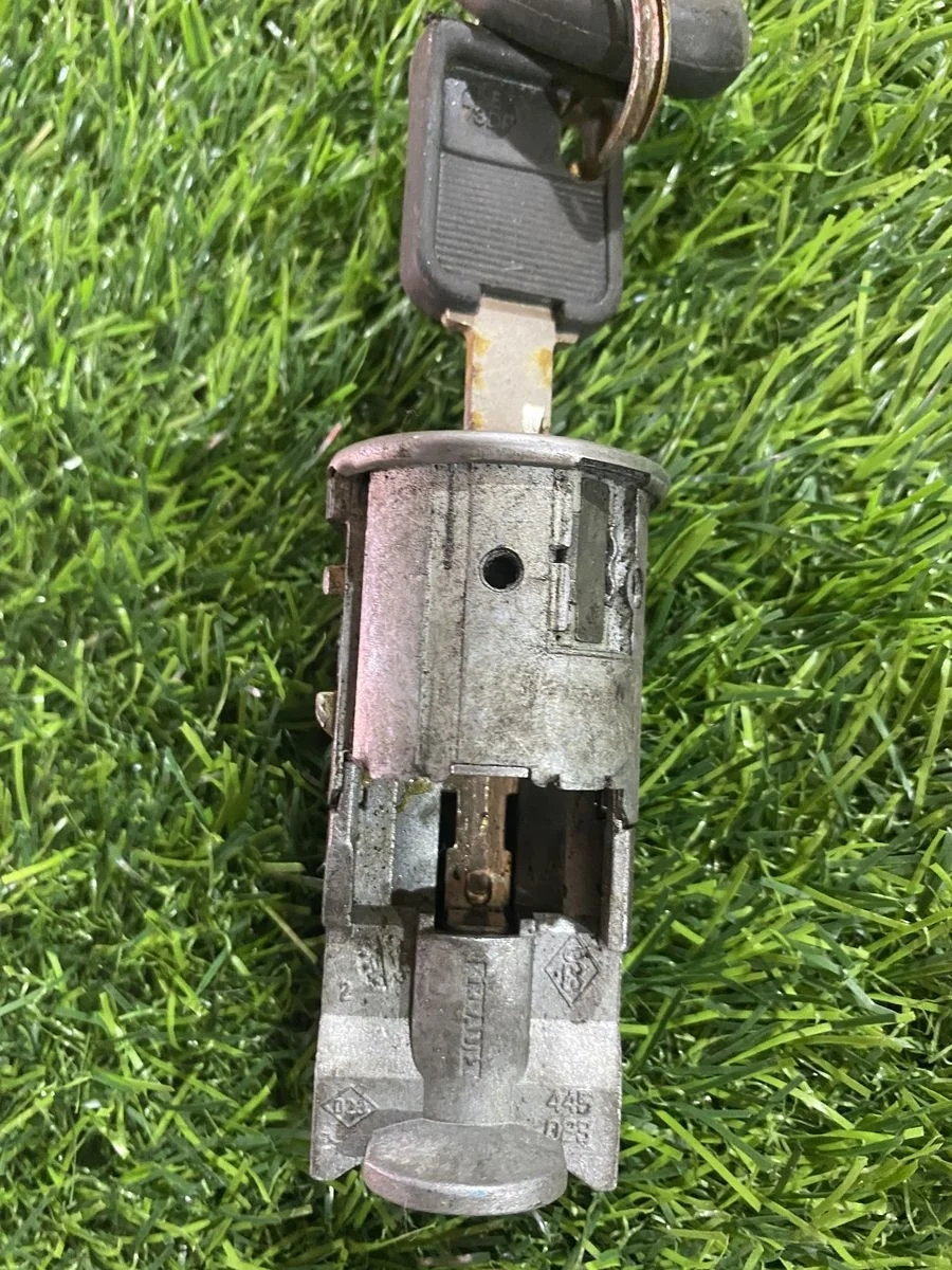 Замок зажигания Renault Logan