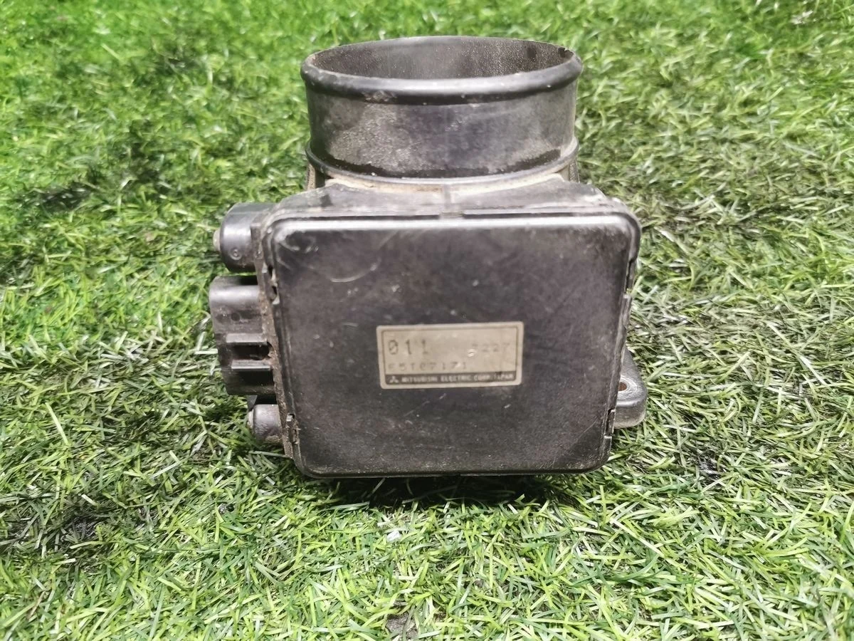 Датчик расхода воздуха Mitsubishi Galant VIII