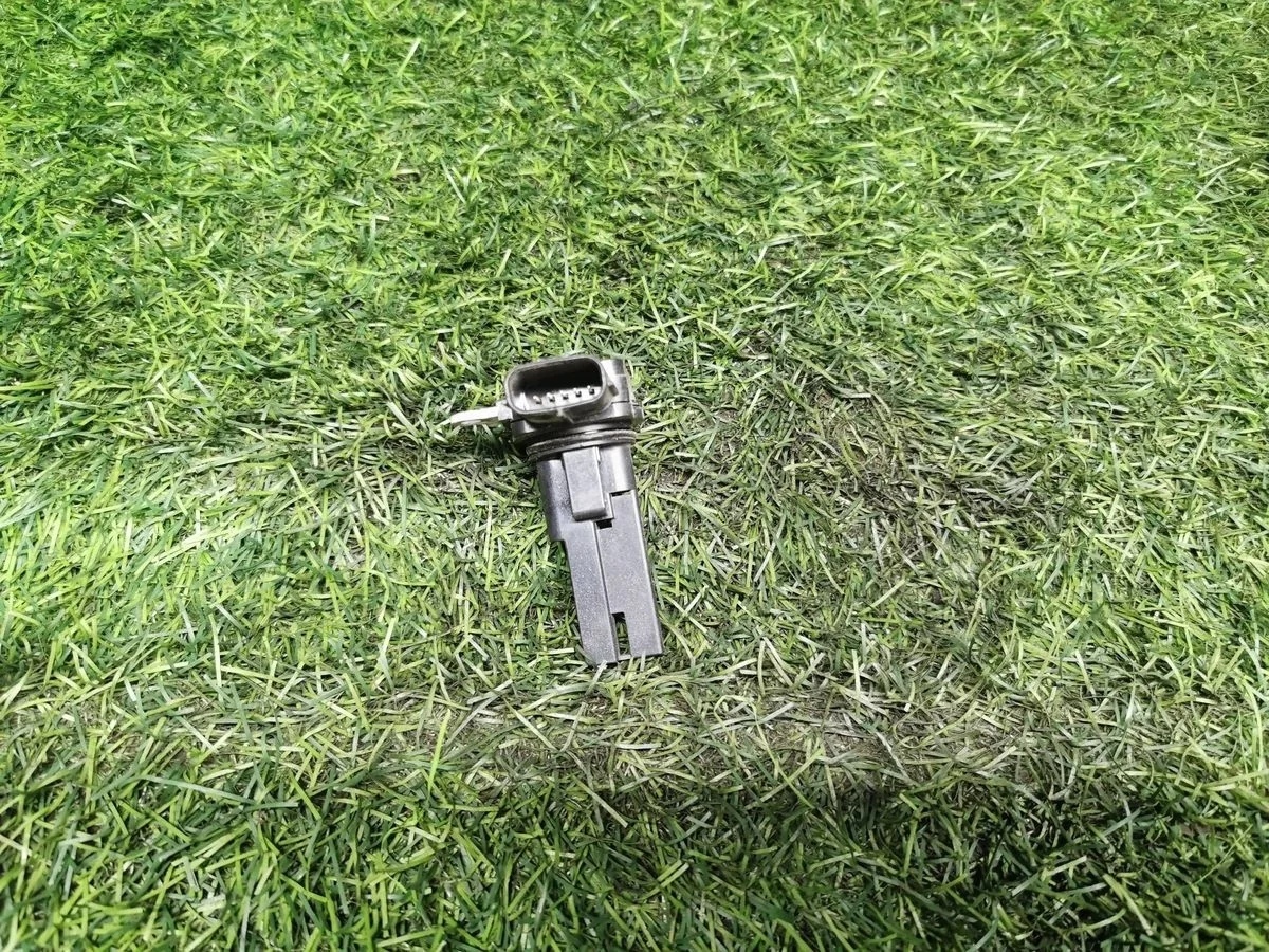 Датчик расхода воздуха Toyota Corolla (E150) X