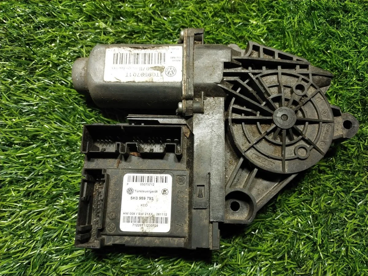 Мотор стеклоподъемника Skoda Octavia A5